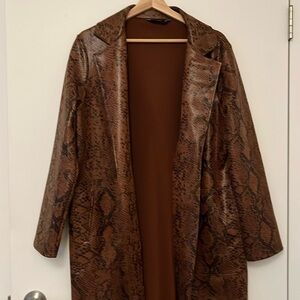 Beautiful snake print trenchcoat !